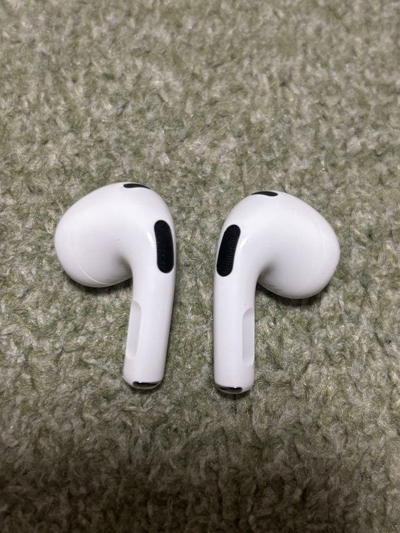 AirPods3本体 箱・付属品付き 充電ケーブルのみ未使用品