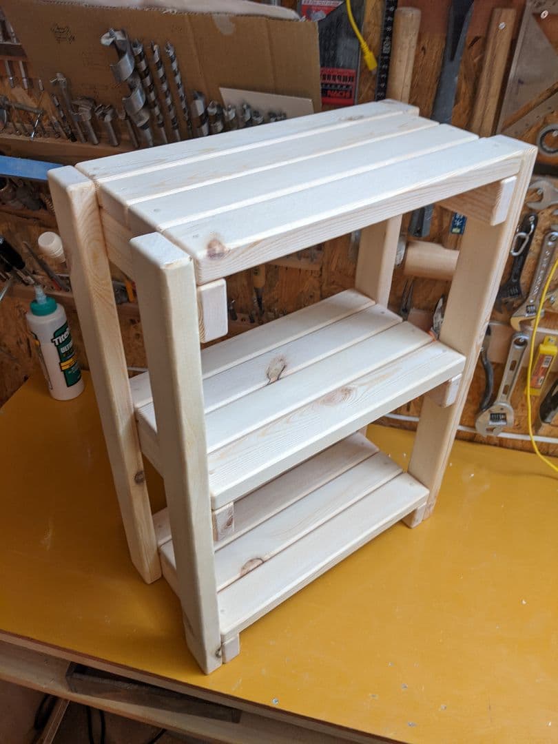 無垢材オープンシェルフ三段　木部保護塗料キシラデコール（チーク色）塗装