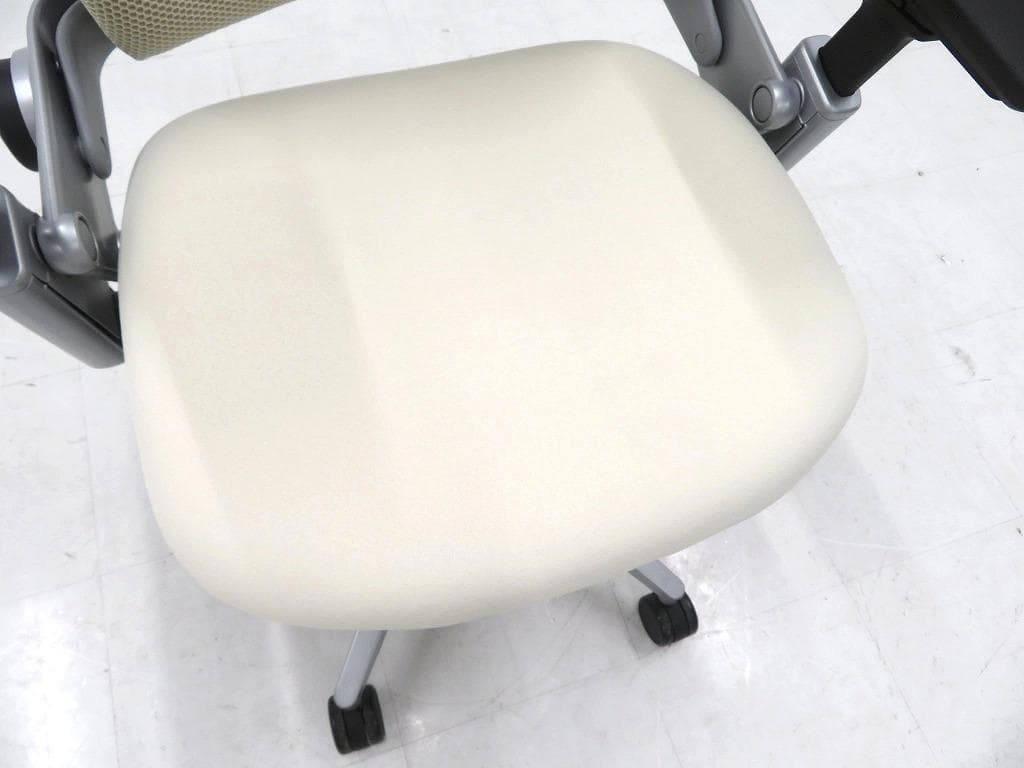 展示品　スチールケース　リープチェア　V2　ヘッドレスト付き　2023年製