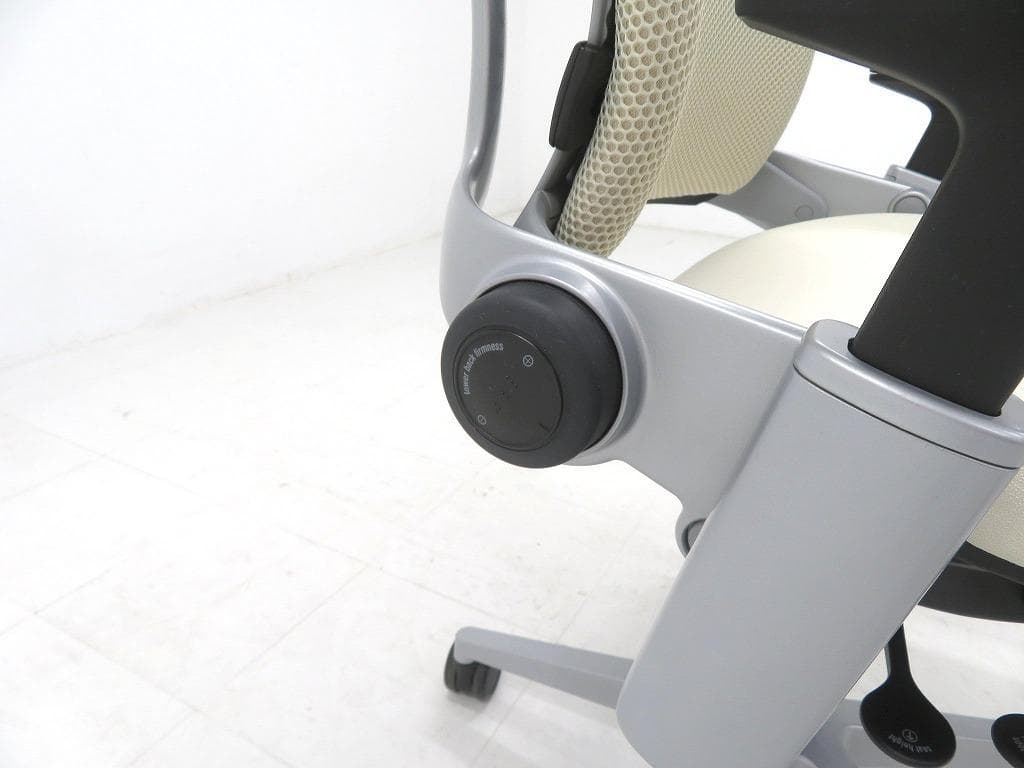 展示品　スチールケース　リープチェア　V2　ヘッドレスト付き　2023年製