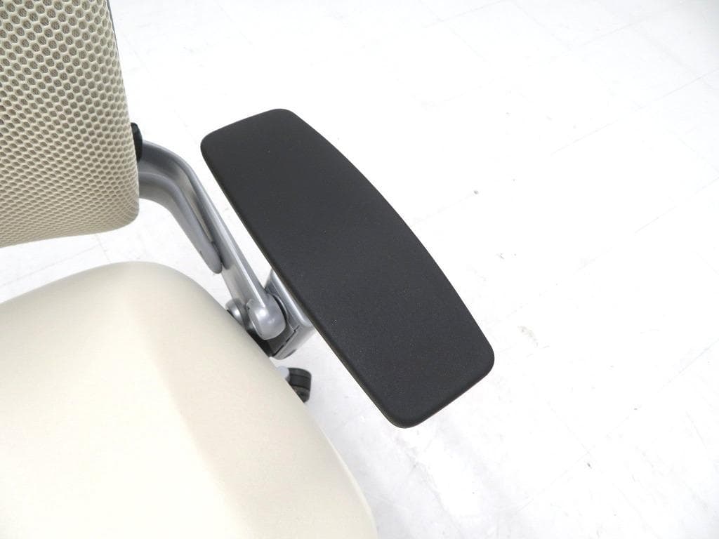 展示品　スチールケース　リープチェア　V2　ヘッドレスト付き　2023年製