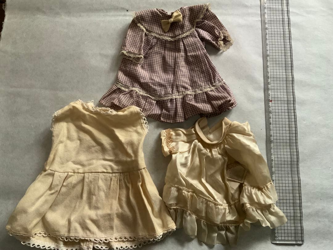 人形用の古い服　こどもエプロン