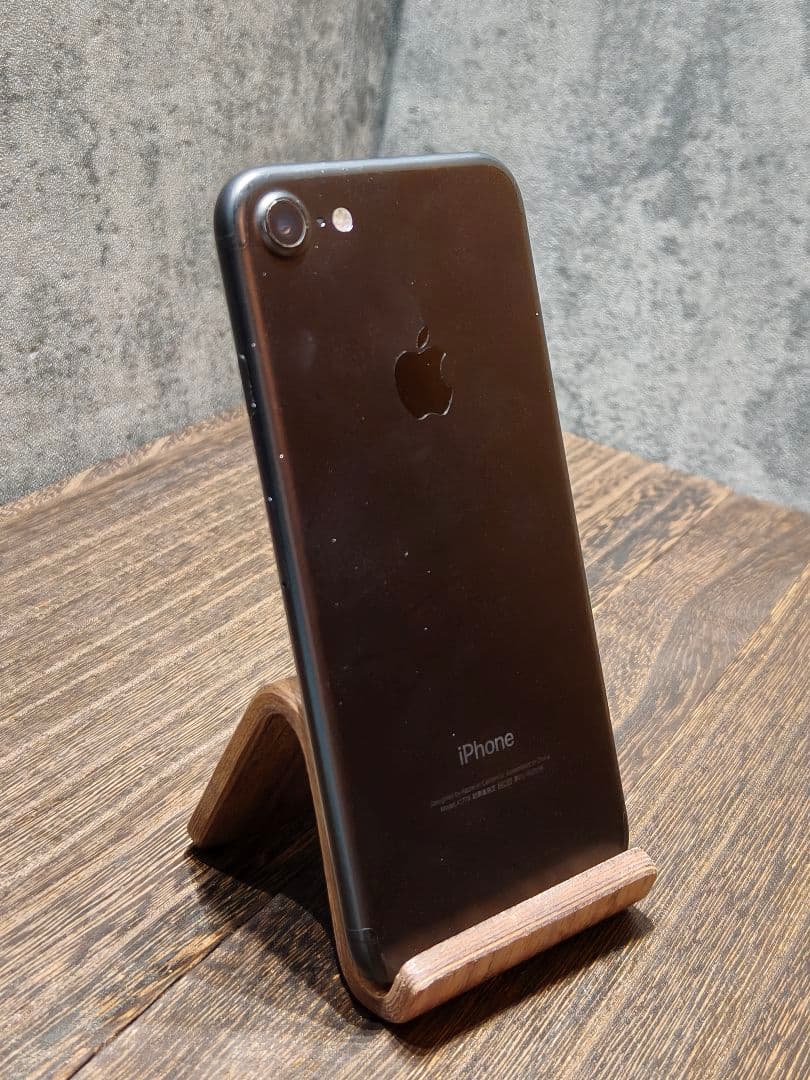 美品 iphone 7 32GB SIMフリー スマホ