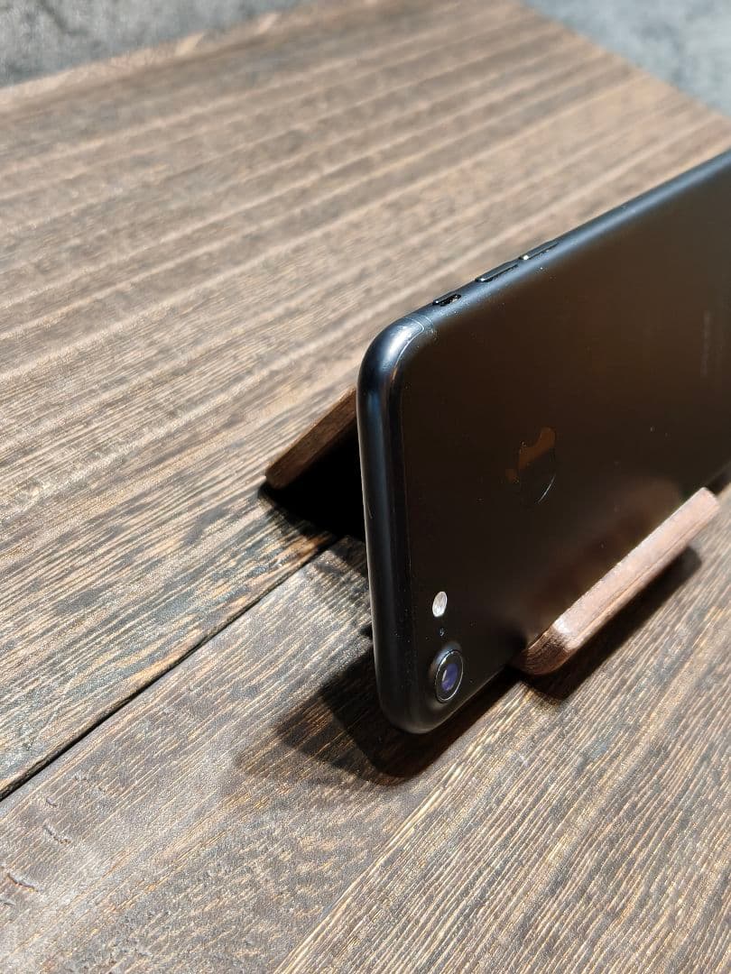 美品 iphone 7 32GB SIMフリー スマホ