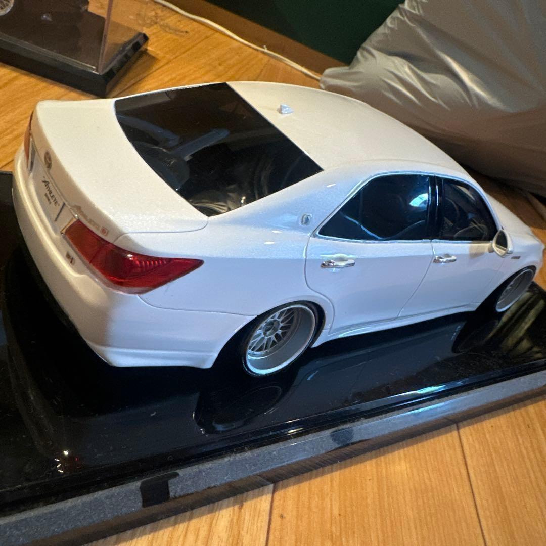 トヨタ クラウン 1/18スケール ホワイト