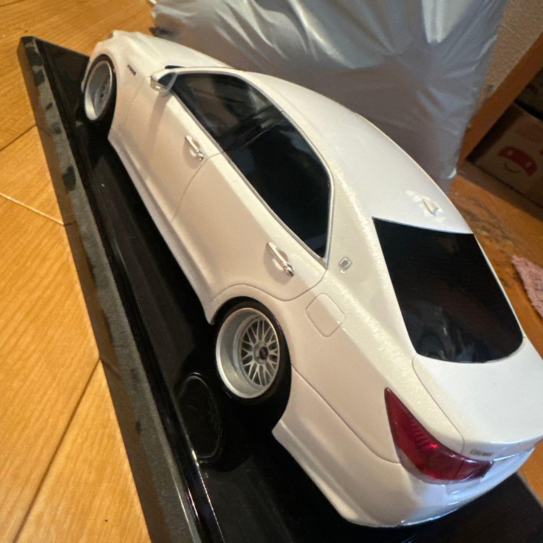 トヨタ クラウン 1/18スケール ホワイト