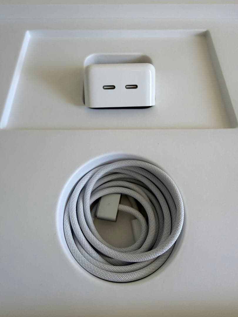 【お早めに】13インチM3 Macbook Air 16GB 256GBシルバー
