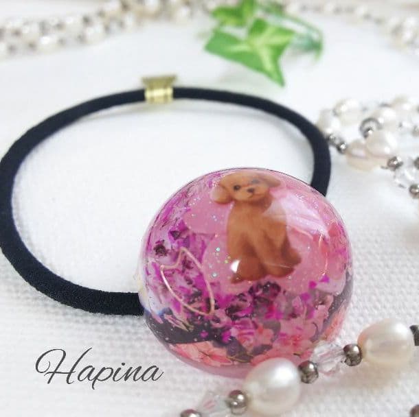 トイプードルちゃんと桜吹雪ドームレジンヘアゴム ポニーフック変更可。