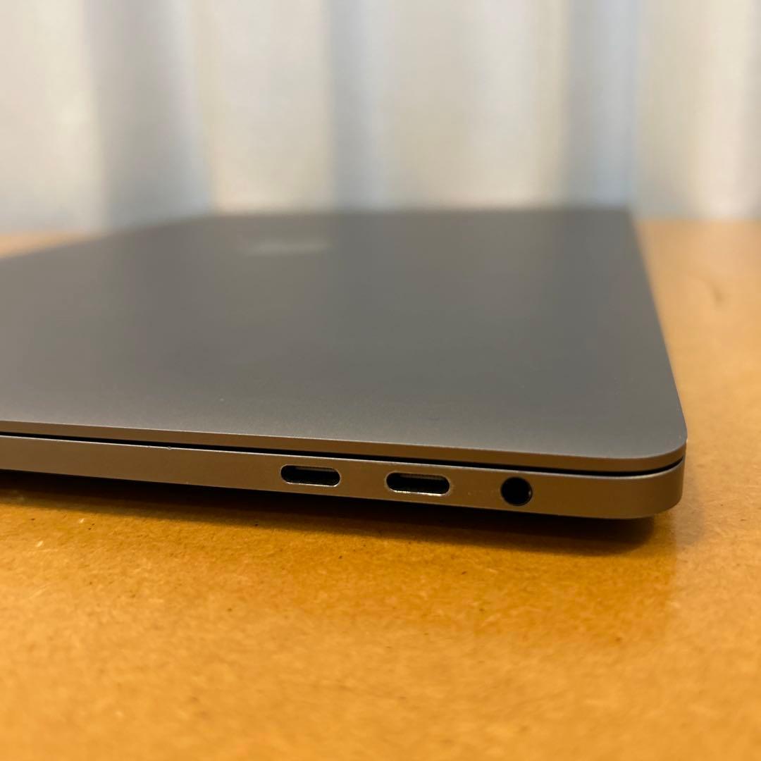 Macbook Pro 2017 15インチモデル シルバー