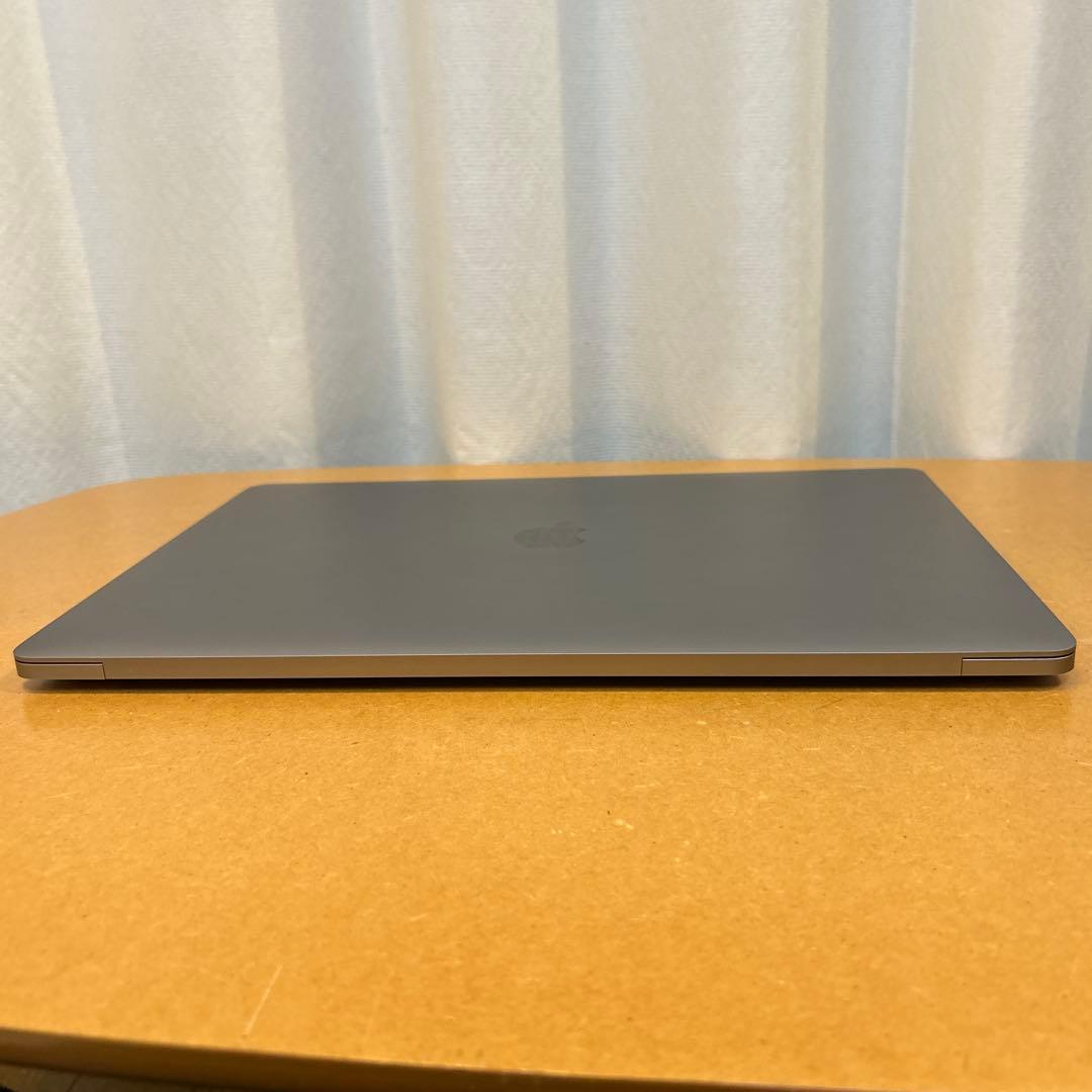 Macbook Pro 2017 15インチモデル シルバー