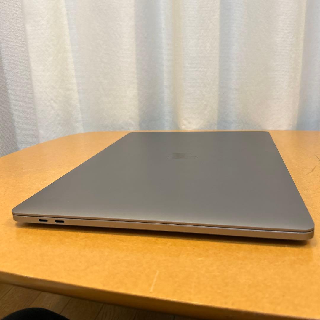 Macbook Pro 2017 15インチモデル シルバー