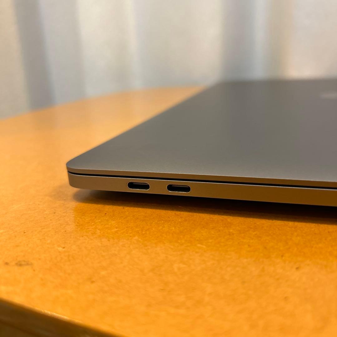 Macbook Pro 2017 15インチモデル シルバー