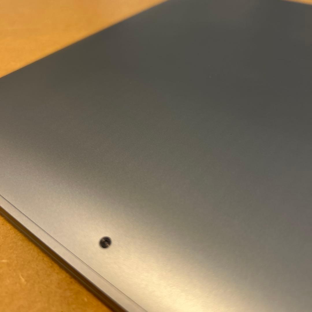 Macbook Pro 2017 15インチモデル シルバー