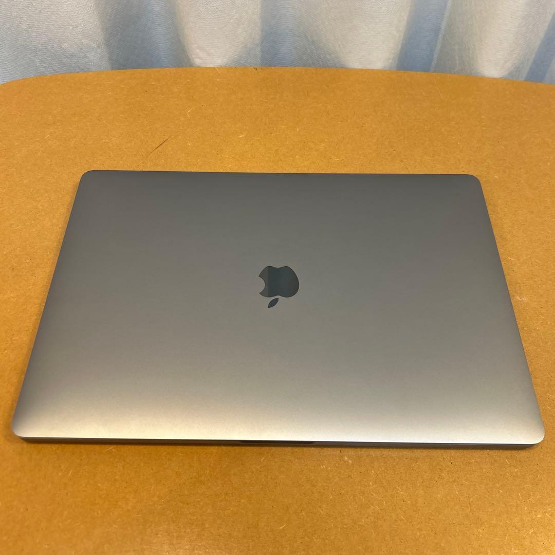 Macbook Pro 2017 15インチモデル シルバー