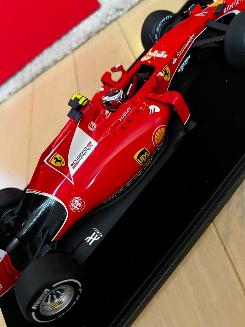 美品 1/18 ルックスマート ライコネン フェラーリ SF15-T 2015
