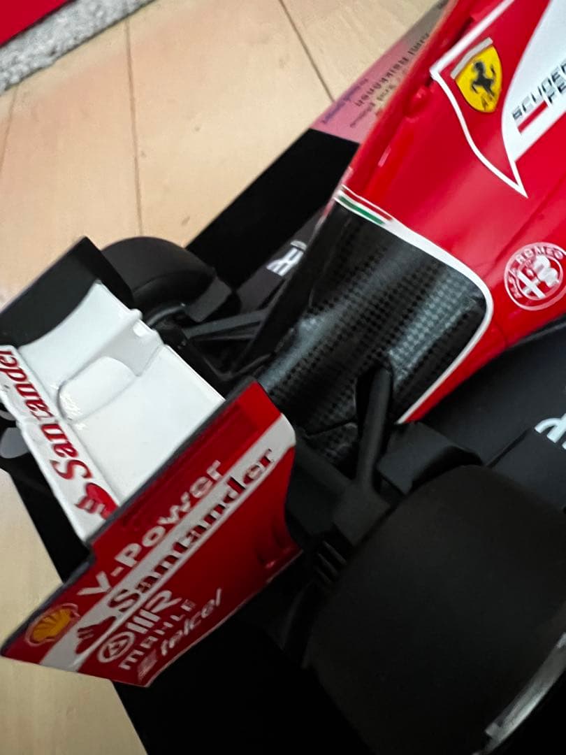 美品 1/18 ルックスマート ライコネン フェラーリ SF15-T 2015