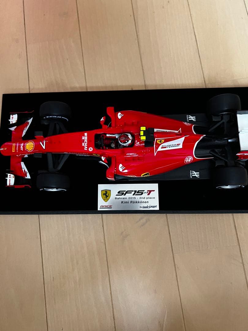 美品 1/18 ルックスマート ライコネン フェラーリ SF15-T 2015