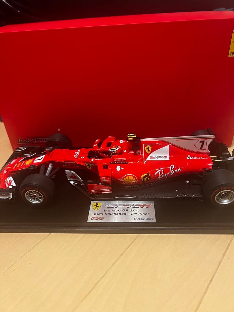美品 1/18 ルックスマート ライコネン フェラーリ SF15-T 2015