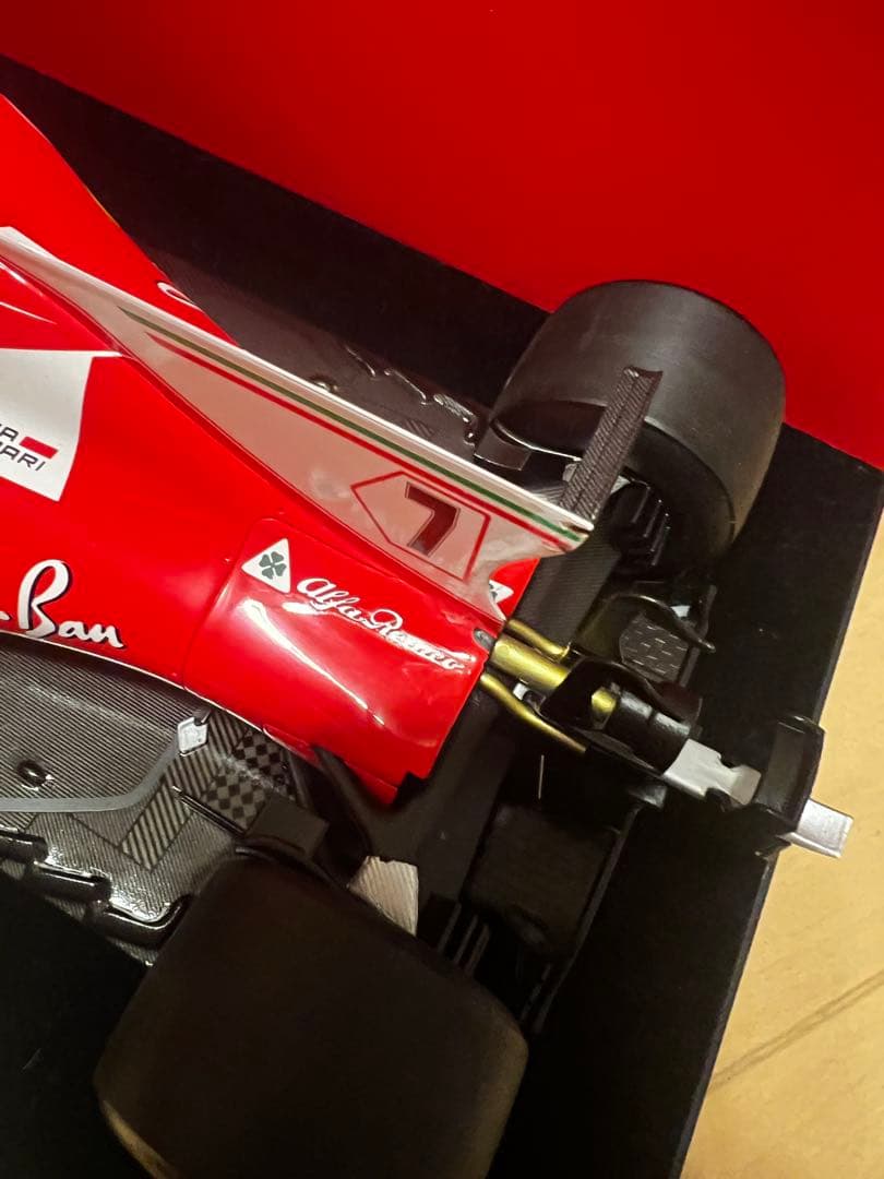 美品 1/18 ルックスマート ライコネン フェラーリ SF15-T 2015