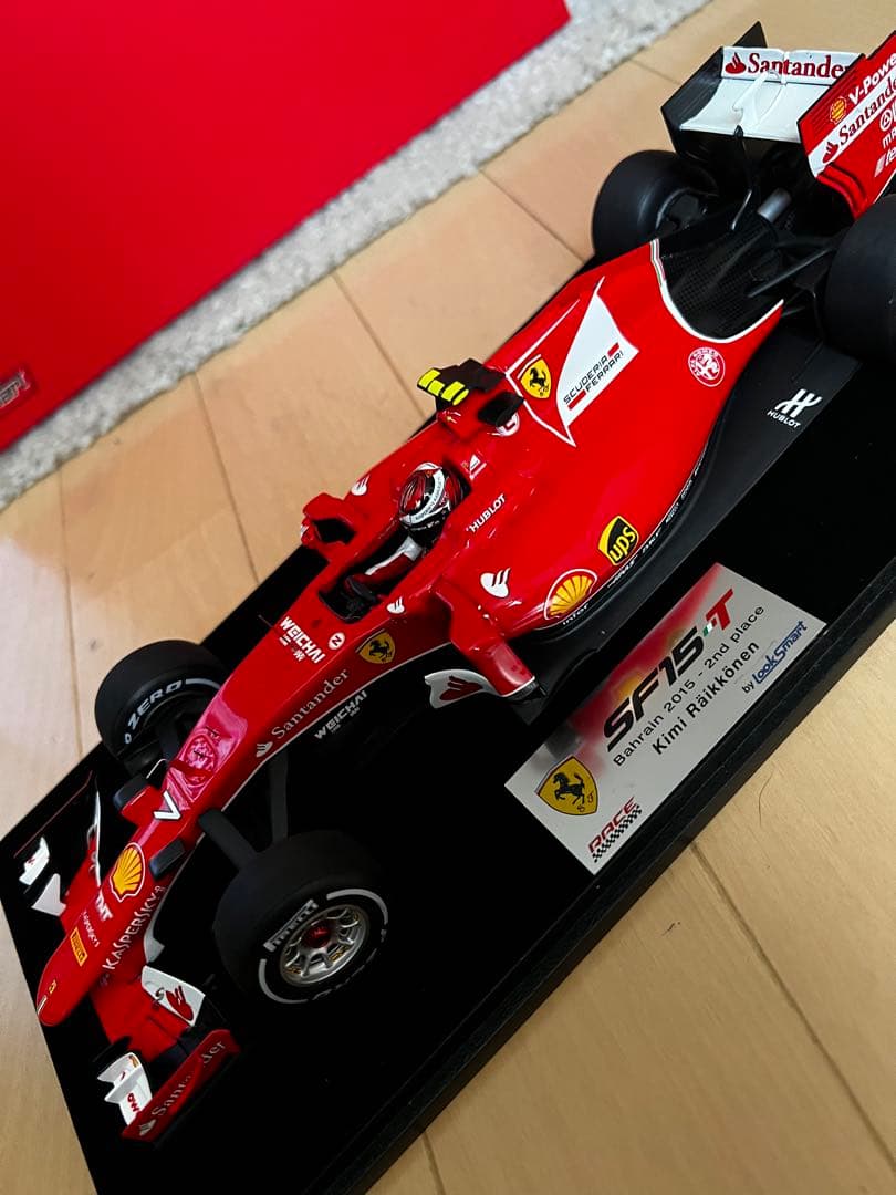 美品 1/18 ルックスマート ライコネン フェラーリ SF15-T 2015