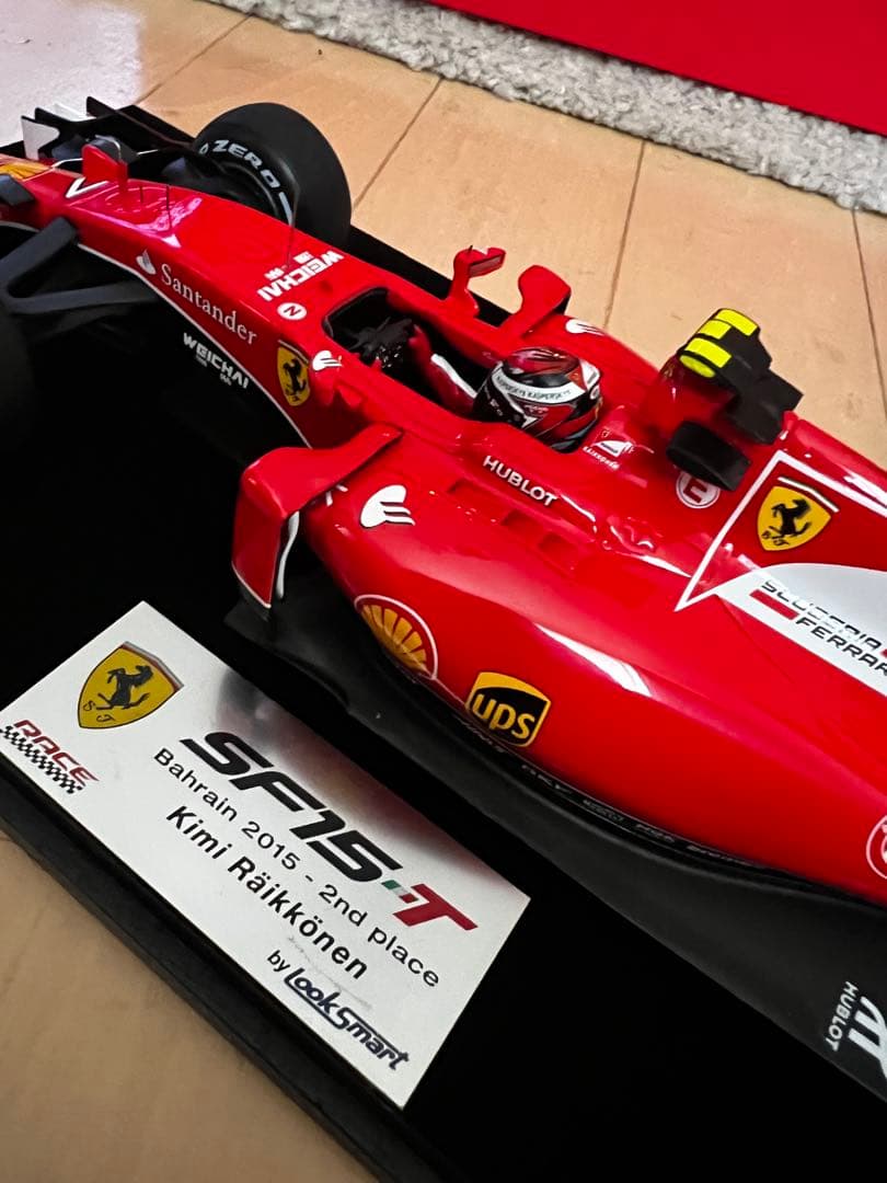 美品 1/18 ルックスマート ライコネン フェラーリ SF15-T 2015