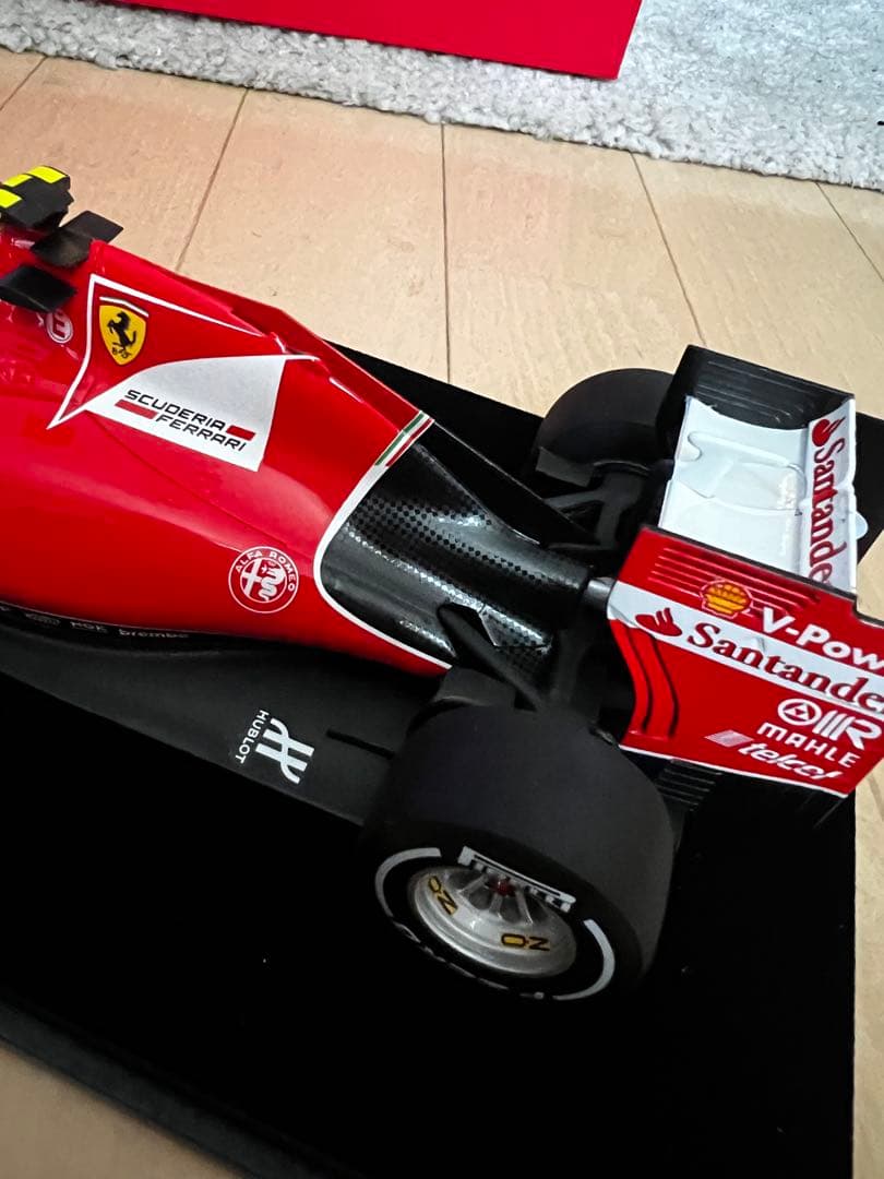 美品 1/18 ルックスマート ライコネン フェラーリ SF15-T 2015