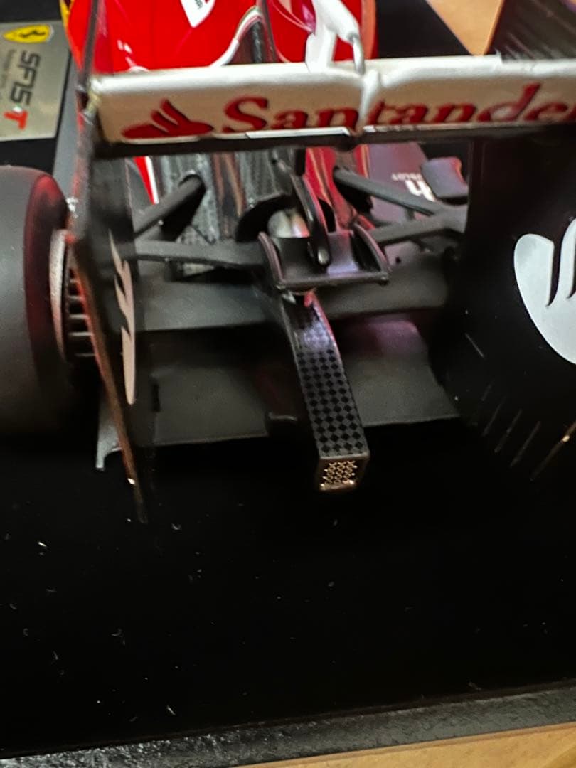 美品 1/18 ルックスマート ライコネン フェラーリ SF15-T 2015