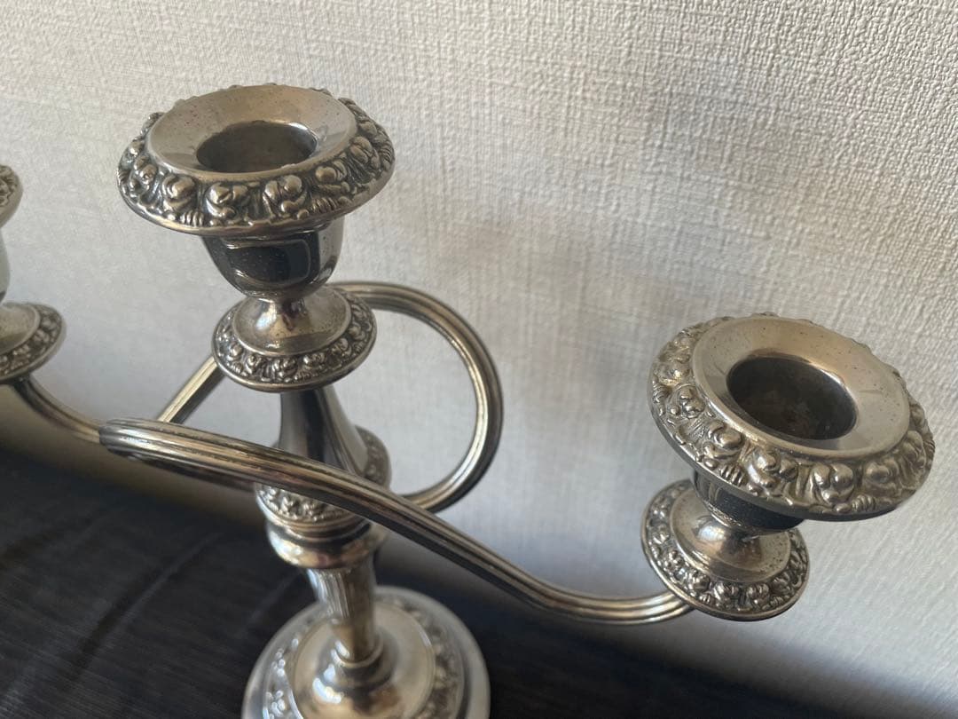 イギリス　アンティーク　薔薇モチーフのキャンドルスタンド トリプルホルダー