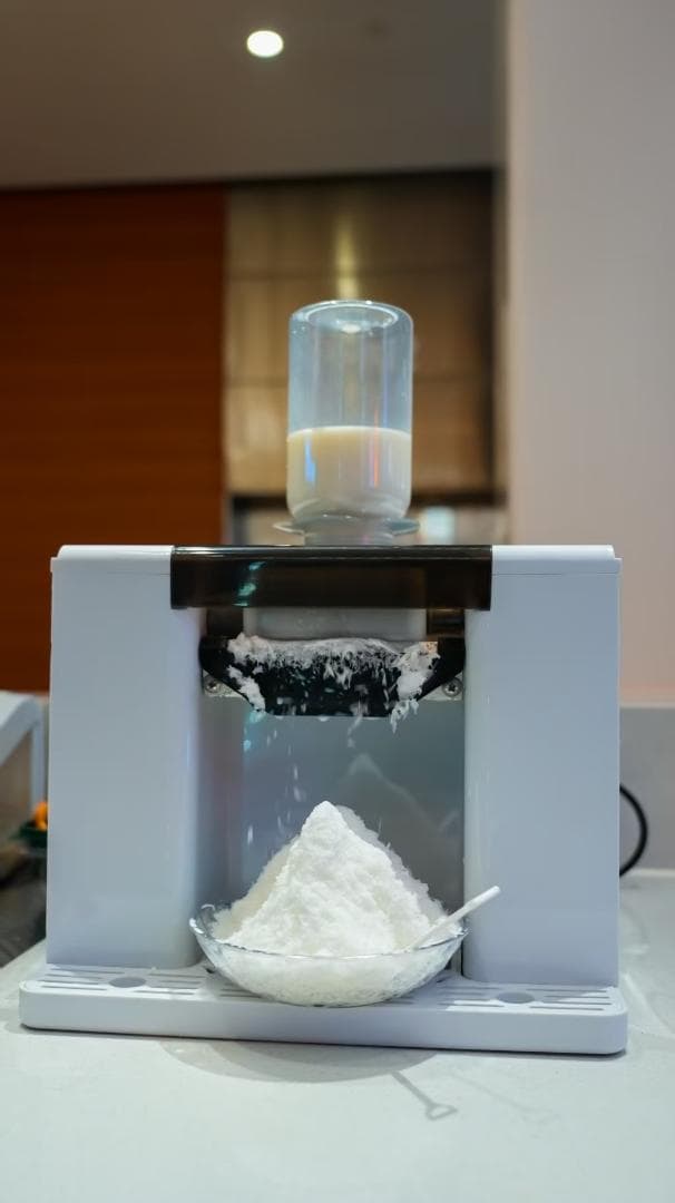 業務・家庭両用の電動かき氷機 ふわふわ かき氷電動かき氷器 電動カキ氷器 白系