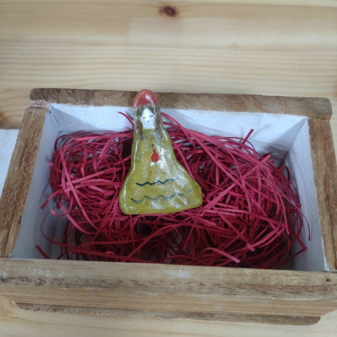 新品・未使用　山口法子さん　手描きリンゴの木製小物入れ＋ブローチ