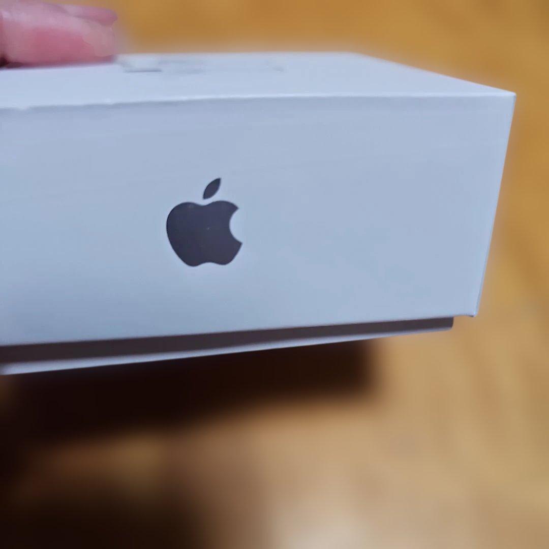 AirPods4 本体 ホワイト 充電ケース付き　⚠️名前刻印されてます！