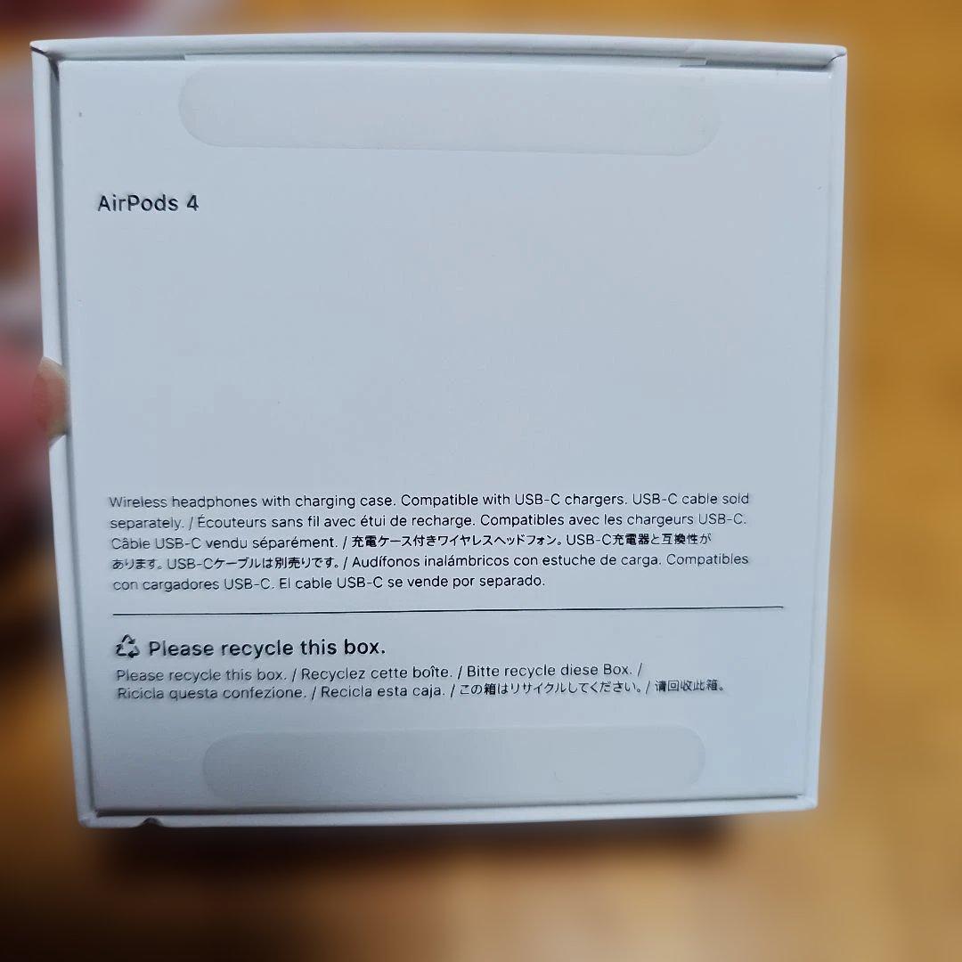 AirPods4 本体 ホワイト 充電ケース付き　⚠️名前刻印されてます！
