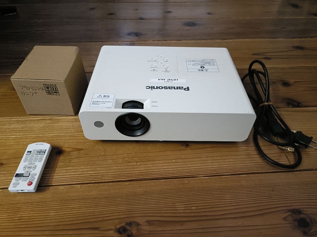 Panasonic PT-LB412 プロジェクター 本体