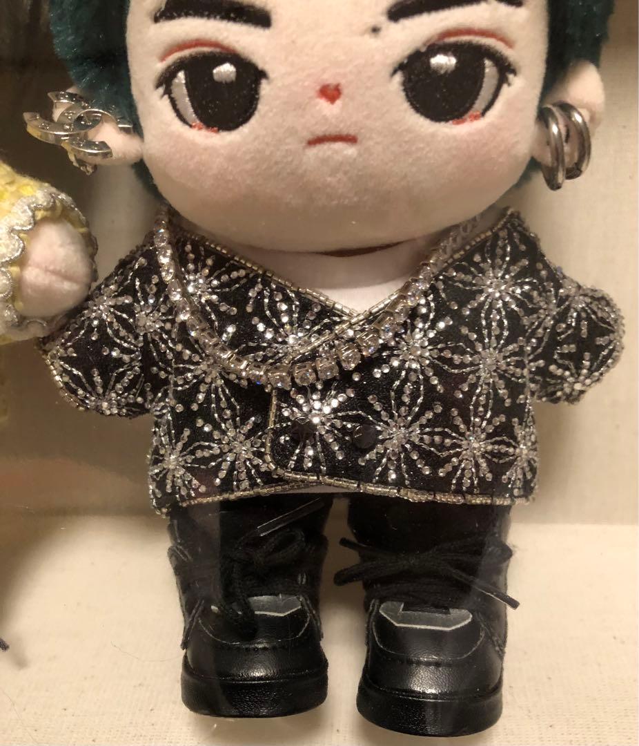 王一博 20cm ぬいぐるみ＋豪華衣装＋靴 美品　ピアスあり