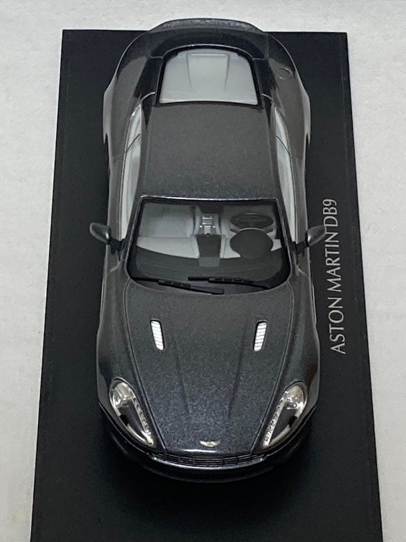 アストンマーティンDB9 メテオライトシルバー　京商製 1/43スケール