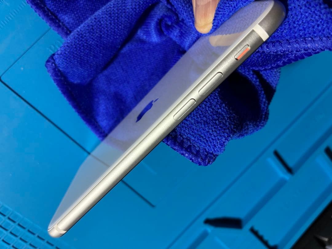 iPhone SE 第2世代　128GB　美品　バッテリー新品　即決歓迎