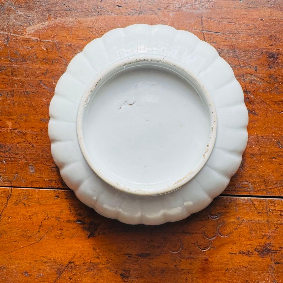 骨董 白磁 菊文 皿 一枚　陽刻 菊花文　古伊万里　時代皿