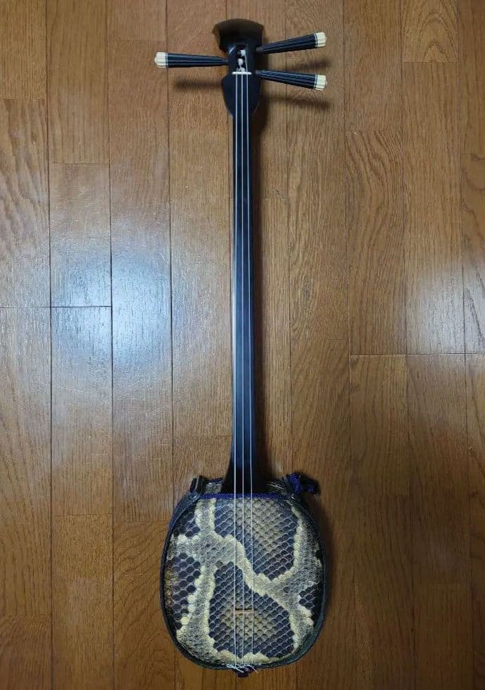 真壁型三線　黒木（カミゲン、真黒）　本皮1枚張