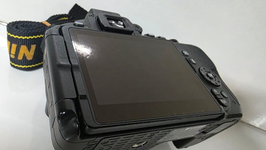 美品 D5600 標準レンズキット / シャッター数3808枚！最終値下げ