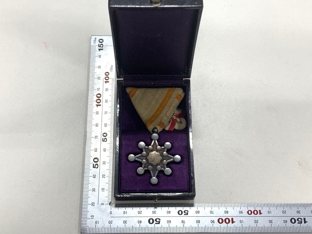 勲八等瑞宝章　勲章　銀製　silver ケース付き　記念品