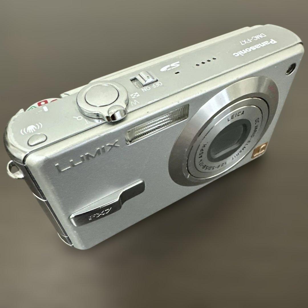 Panasonic LUMIX FX7デジカメ シルバー 簡易動作確認済み