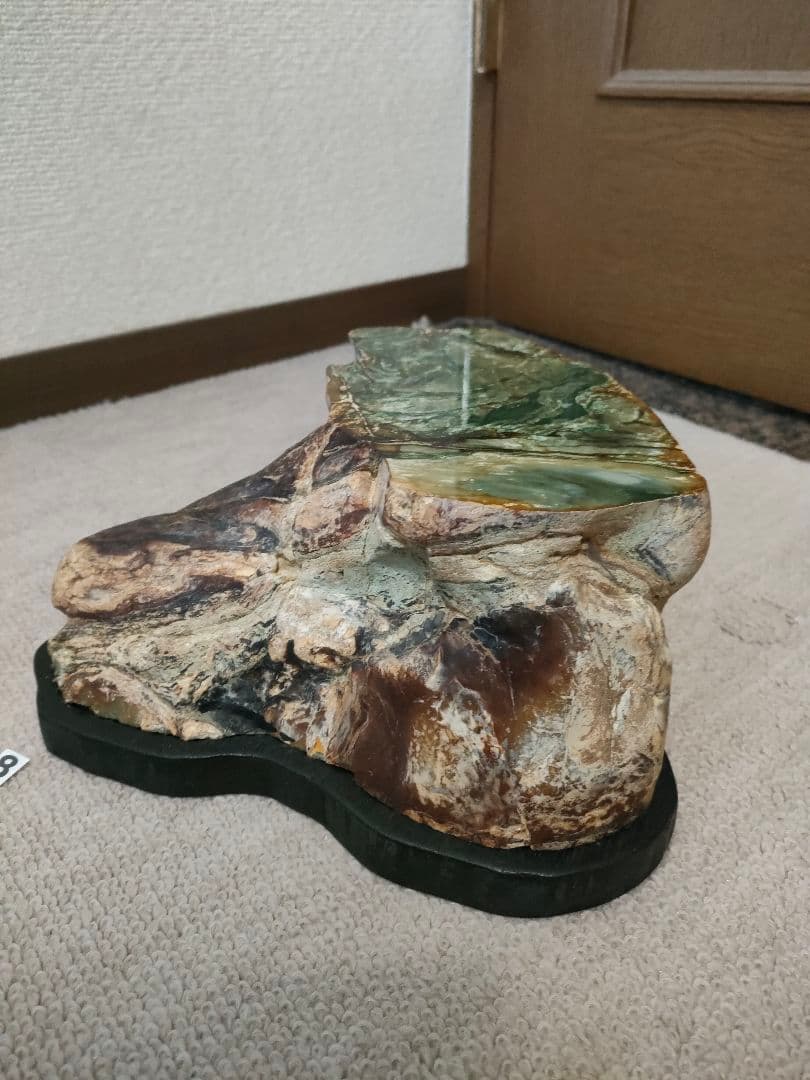 珍品！【日高ヒスイ】 鑑賞石 北海道天然石 原石 標本石 インテリア 天然石