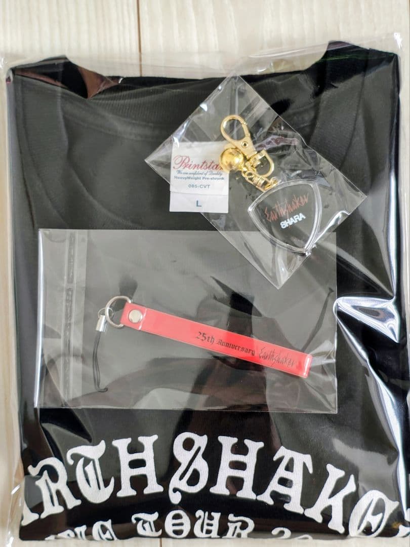 アースシェイカーライヴツアー2021 L Tシャツ&ギターピック&ストラップ付き
