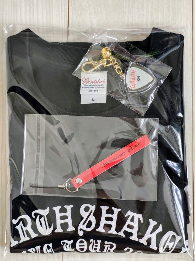 アースシェイカーライヴツアー2021 L Tシャツ&ギターピック&ストラップ付き