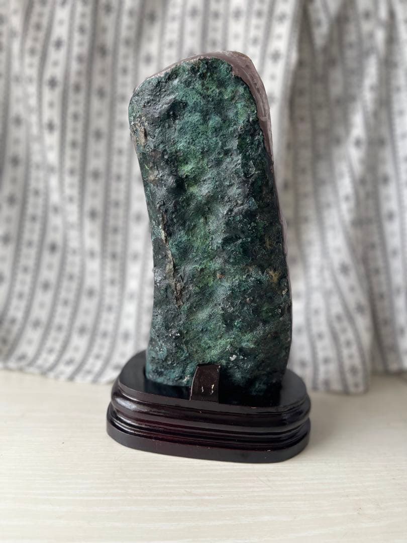 希少・アメジストクラスター ☆タイチン入り 専用台座付き