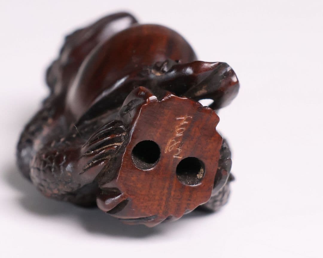 木製 提物 根付 在銘 吉昭 褌蛙 親子 ふんどし カエル 彫刻【MB294】