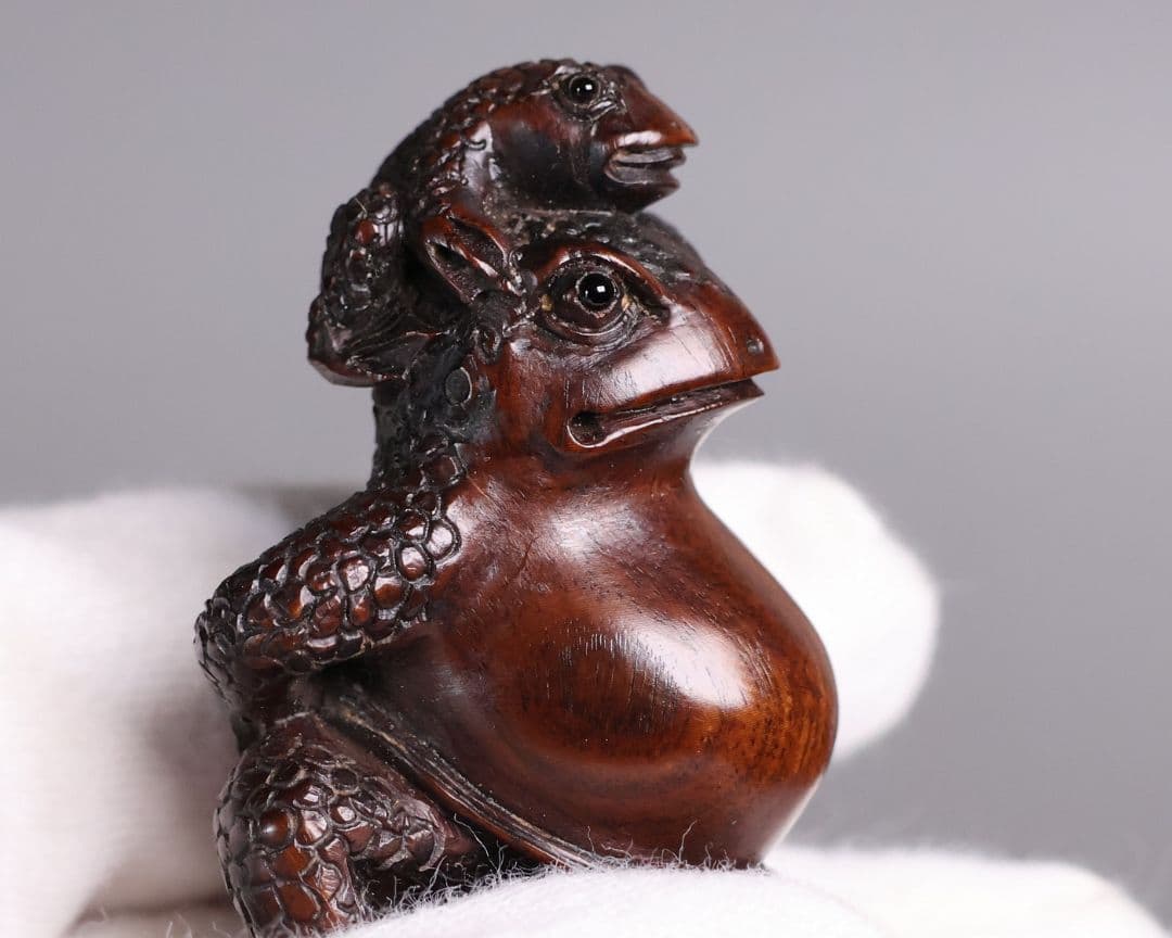 木製 提物 根付 在銘 吉昭 褌蛙 親子 ふんどし カエル 彫刻【MB294】