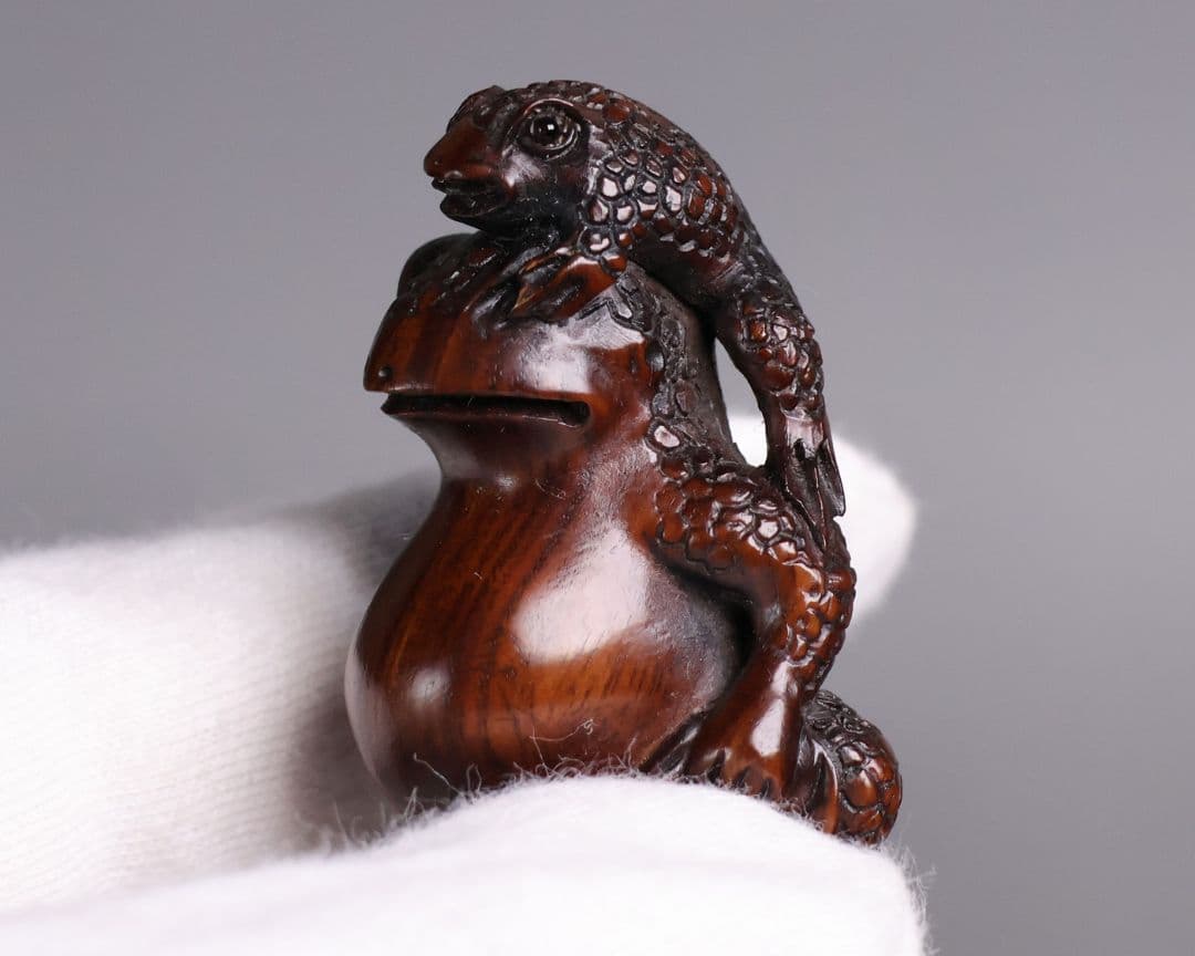 木製 提物 根付 在銘 吉昭 褌蛙 親子 ふんどし カエル 彫刻【MB294】