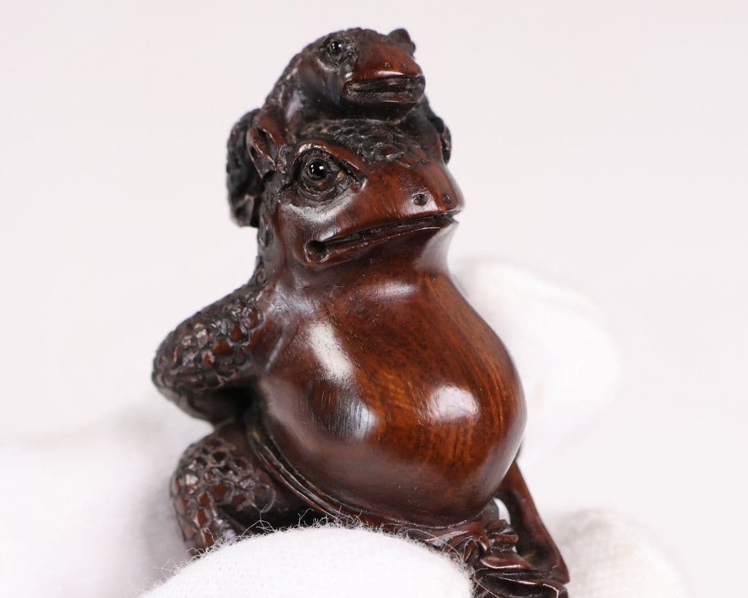 木製 提物 根付 在銘 吉昭 褌蛙 親子 ふんどし カエル 彫刻【MB294】