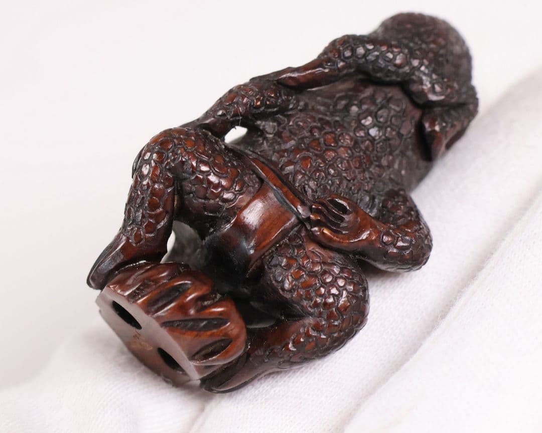 木製 提物 根付 在銘 吉昭 褌蛙 親子 ふんどし カエル 彫刻【MB294】